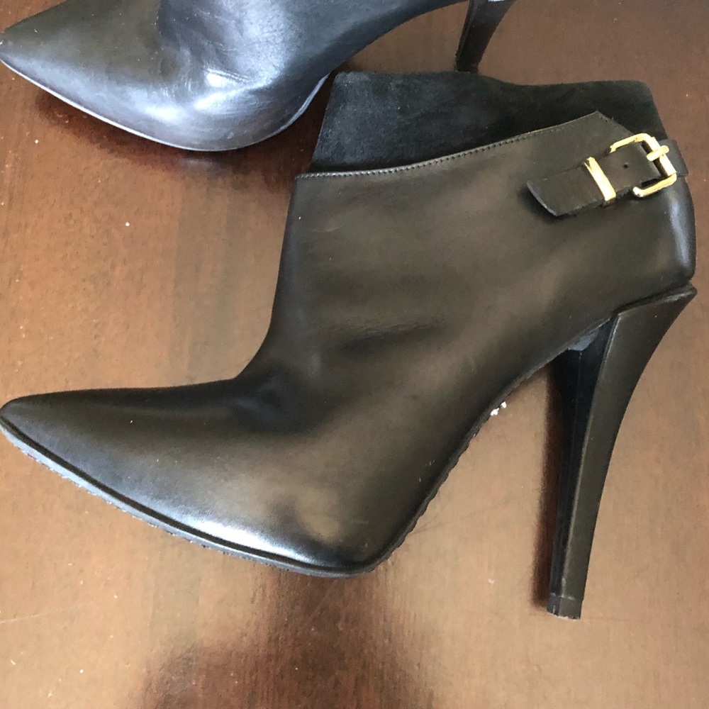 Kenneth Cole Booties 🖤 - Picture 3 of 16
